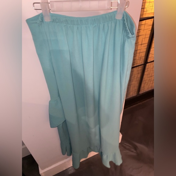 Boohoo textured ruffle maxi skirt! Gorgeous! Size 20. - Picture 7 of 7